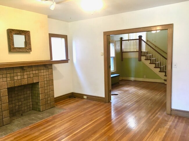 Building Photo - 116 W 2nd Ave Rental