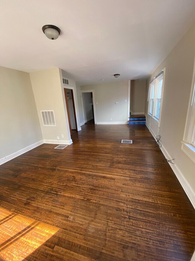 Photo - 714 E 51st St