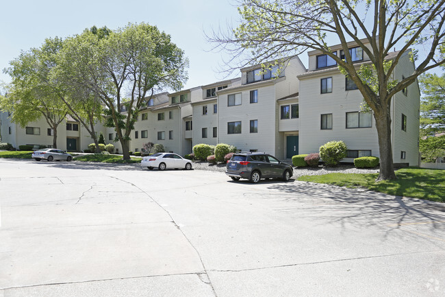 Colony West - Colony West Apartments