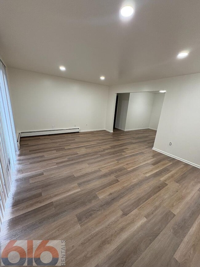 Photo - 630 56th St SE