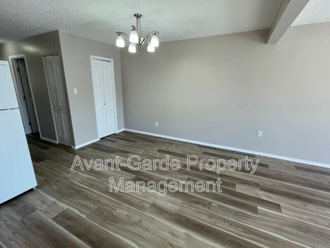 Photo - 10329-10150 150 St NW