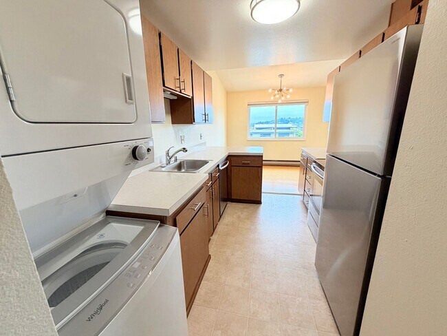 Bright Penthouse Corner Unit w/Garage Parking included - Panoramic Views in Ballard!