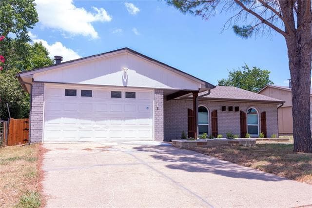 Photo - 521 Windsor Dr