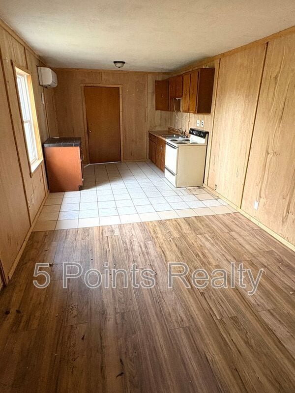 Photo - 7435 Cycle Ln