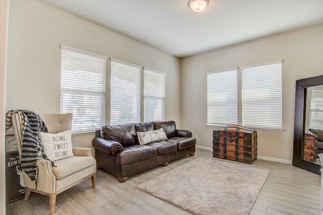 Photo - 5706 Desert Mallow St