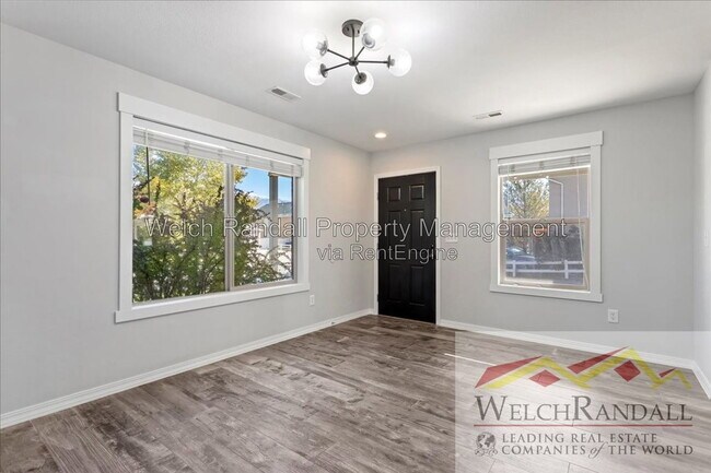 Photo - 430 S Lincolnshire Way