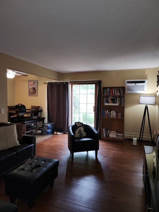 Building Photo - Spacious 2 bedroom in Hopkins Unit 936-4