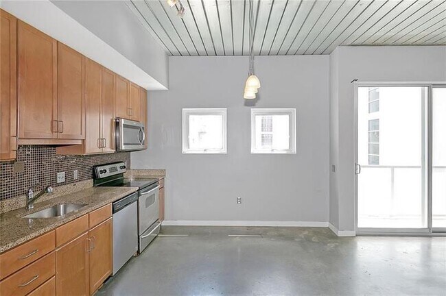 620 Glen Iris Dr NE Unit 325