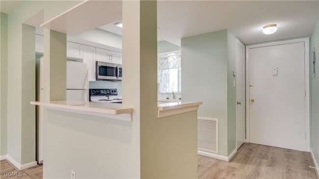 Building Photo - 357 Joel Blvd Unit 216