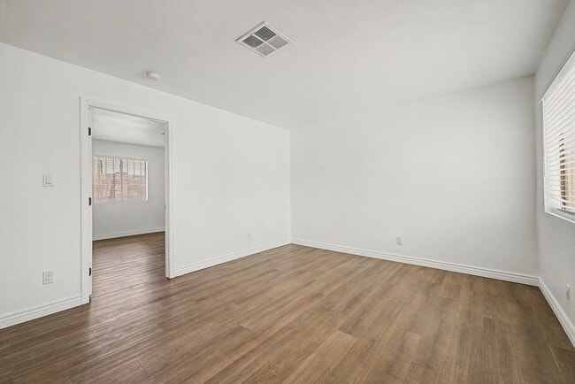 Photo - 1 BEDROOM UNIT IN PRIME PHOENIX LOCATION / MOVE IN SPECIAL - Two Weeks Free Rent