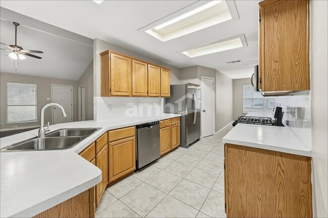 Photo - 737 Oak Dale Ave