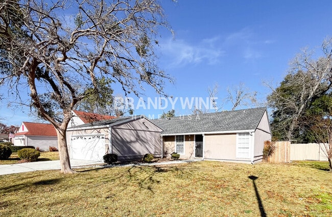 Photo - 8145 Mactavish Way W