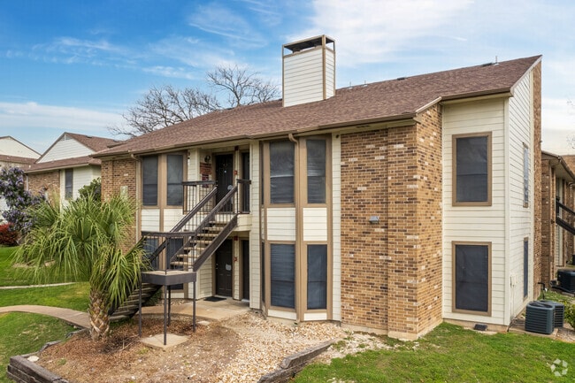 Cricket Hollow Apartments