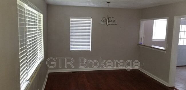 Photo - 1533 Alder Ln SW
