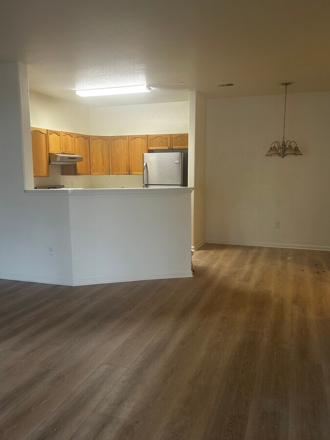 Kitchen / Dining area - 7454 S Alkire St Unit 103