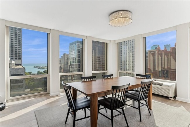 Photo - 111 E Chestnut St Unidad 22K