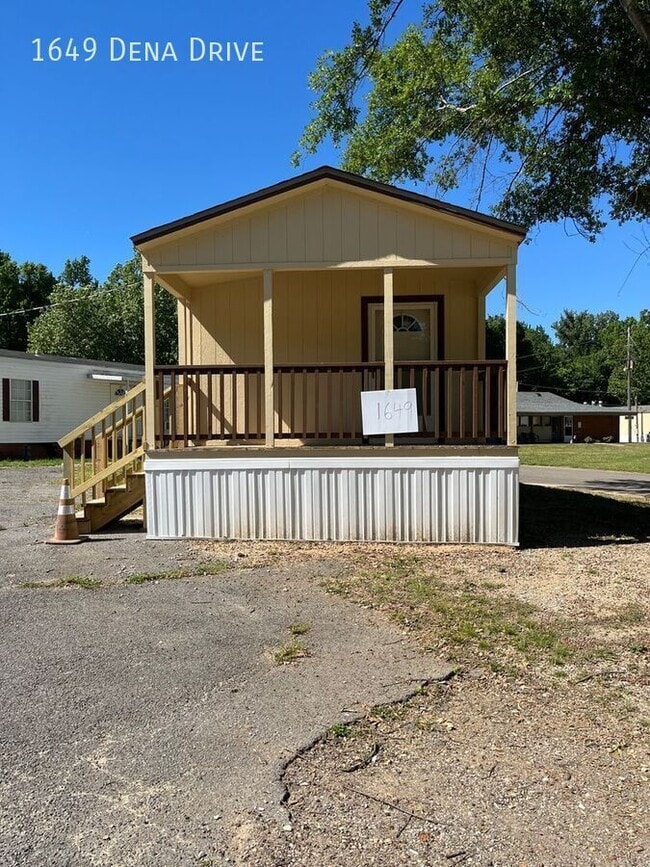 Building Photo - 1649 Dena Dr