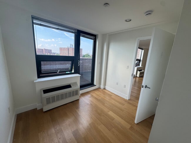 Photo - 9639-96-66 66th Ave