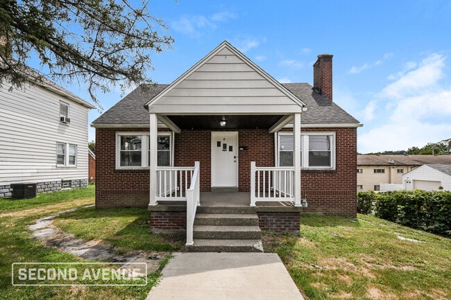 Building Photo - 1721 VanBuren St Rental