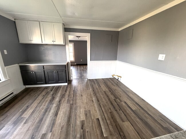 Building Photo - 520 W 17th St Unit 3