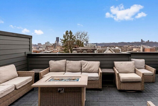 Photo - 240 E Jefferson St