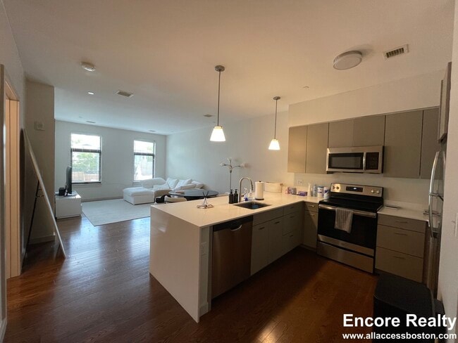 Building Photo - 373 Harvard St