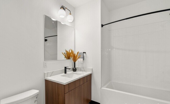 Photo - 600 Broadway Unidad 615