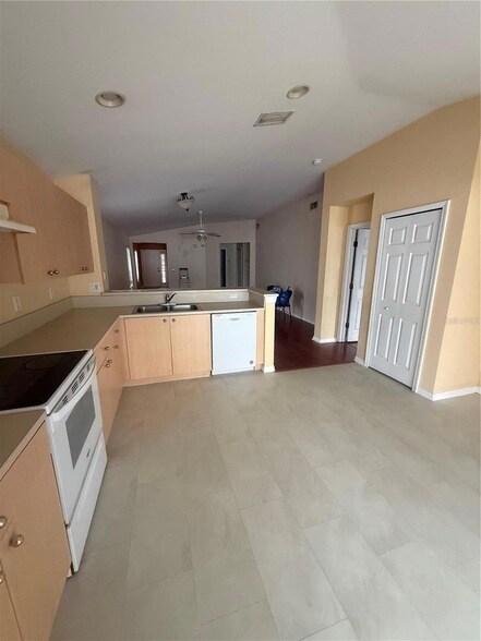 11422 Crestlake Village Dr
