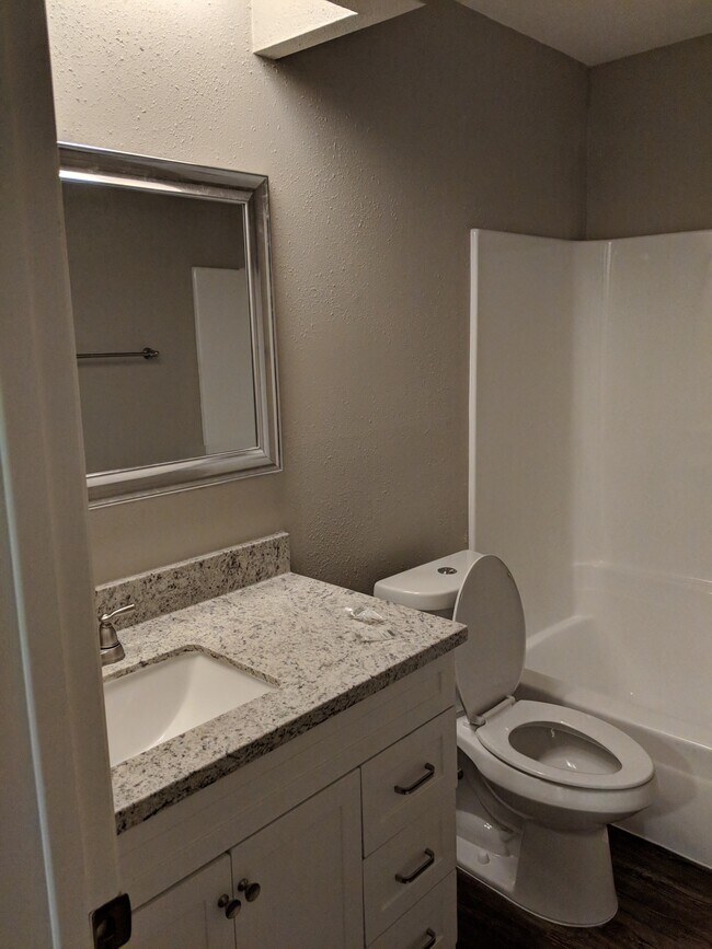 Photo - 26 W Broken Oak