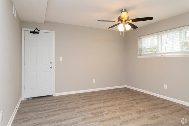 Studio - 450SF - The Davenport Apartments