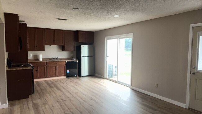 Photo - Renovated 3-bedroom 2-bathroom house! HOUSING ACCEPTED!