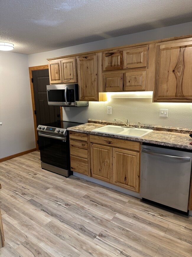 Photo - 201 6th St W Unit 1