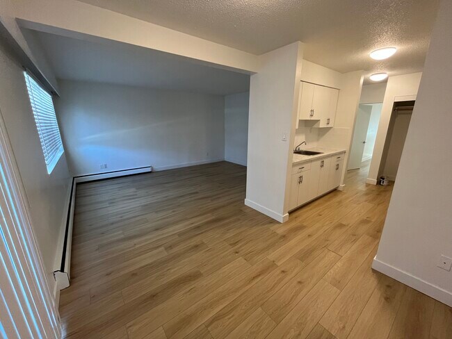 Garibaldi Court - 128