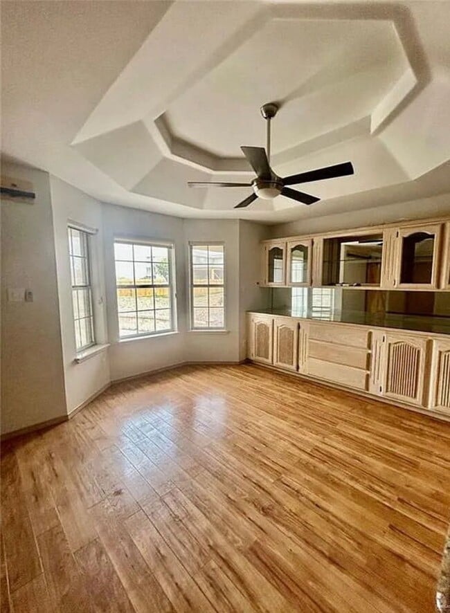 Photo - 610 Lake View Dr