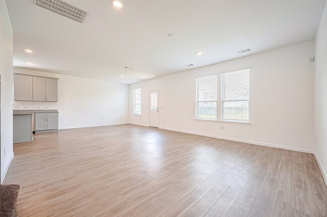 Photo - 1001 Laguna Cv Dr