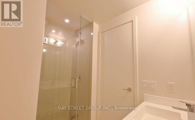 Photo - 1 Yorkville Ave Unit 4008