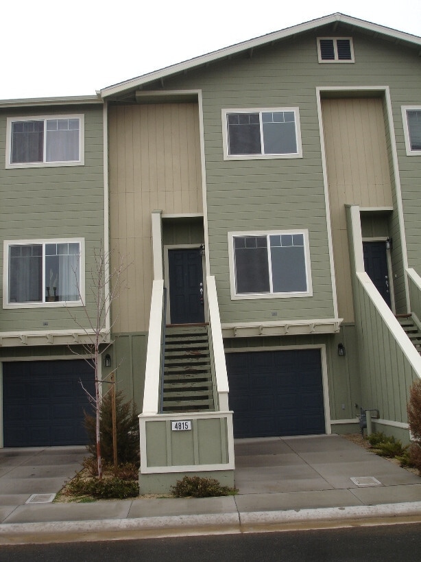 Beautiful Two Master Bedroom Townhome Near... - Beautiful Two Master Bedroom Townhome Near...