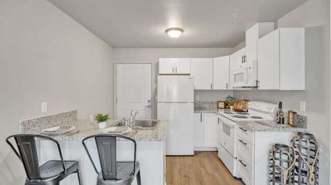 Photo - 555 N. River Rd.
