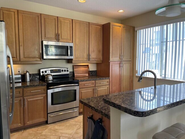 Photo - 552 NW 39th Cir