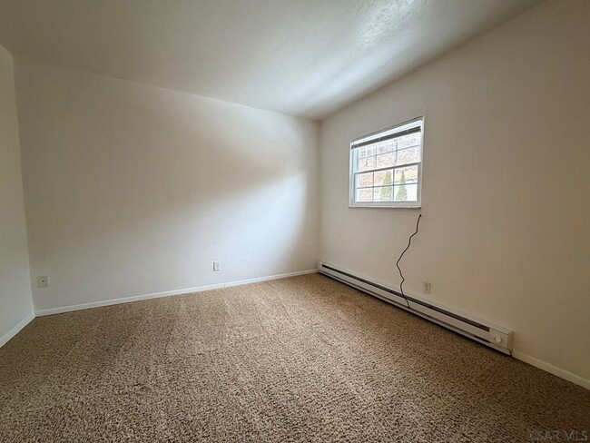 Photo - 406 Southmont Blvd