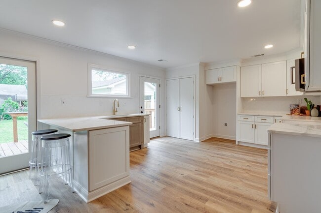 Building Photo - 4885 Flamingo Rd Rental