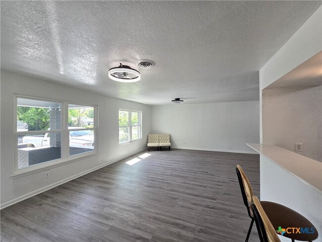 Photo - 610 W Washington Ave