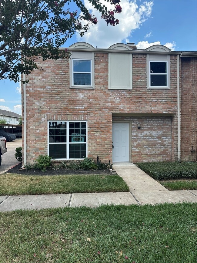 Building Photo - 14663 Perthshire Rd Unit 14663