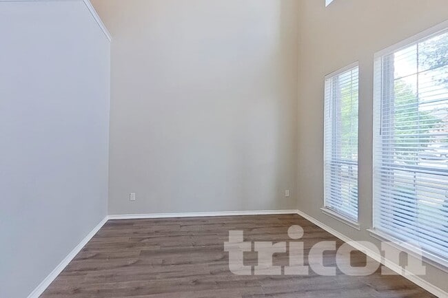 Photo - 3621 Spring Run Ln