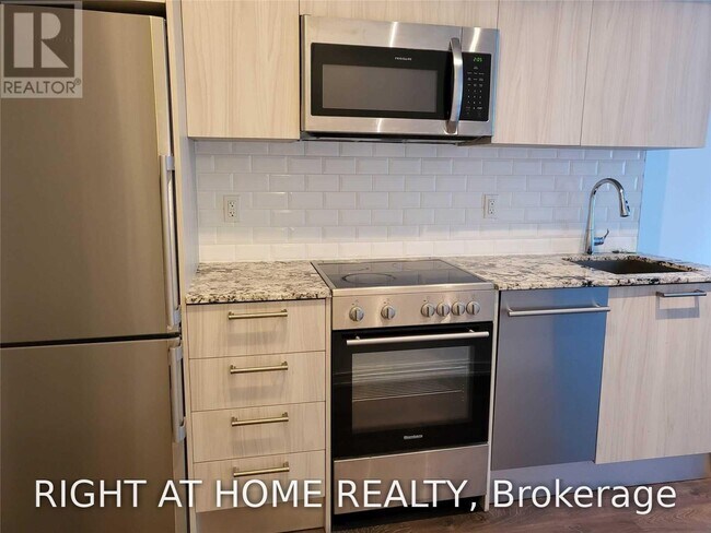 Photo - 28 Wellesley St E Unit 207