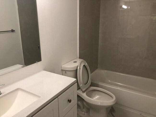 Photo - 203 Lake Pointe Dr Unidad 108