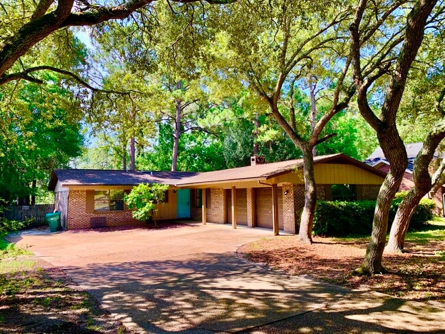 Photo - 317 Somerset Dr House
