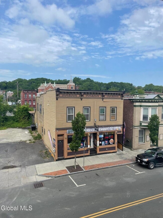 Building Photo - 225 Remsen St Unit 3rd flr