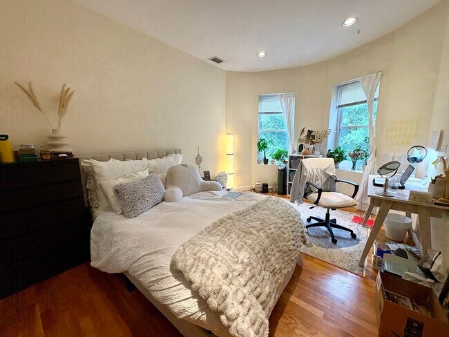1824 Beacon St Unit 4