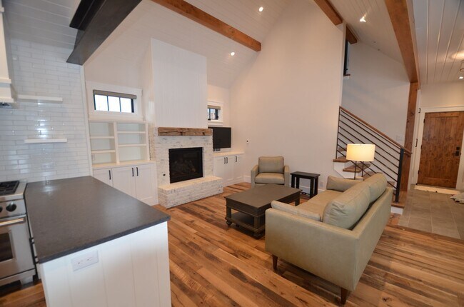 Photo - 300 Washington Rd Unit Main House